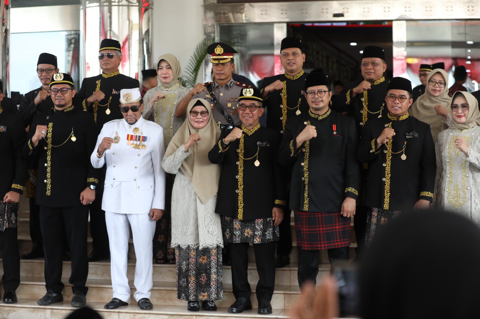 Wakil Bupati Kutim Mahyunadi (dua dari kanan) saat menghadiri kegiatan peringatan HUT ke-26 Kutim. Foto: Irfan